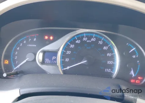 2013 Toyota Sienna Xle V6 8 Passenger z USA, uszkodzony, nr VIN 5TDYK3DCXDS299017